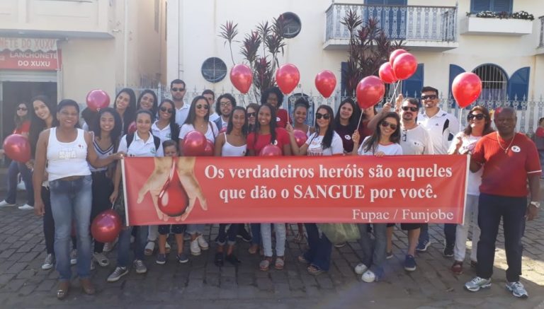 Passeata Junho Vermelho
