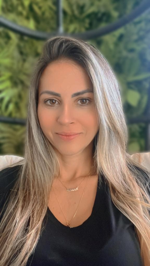 Diretora da Unipac Leopoldina, professora Karla Julião